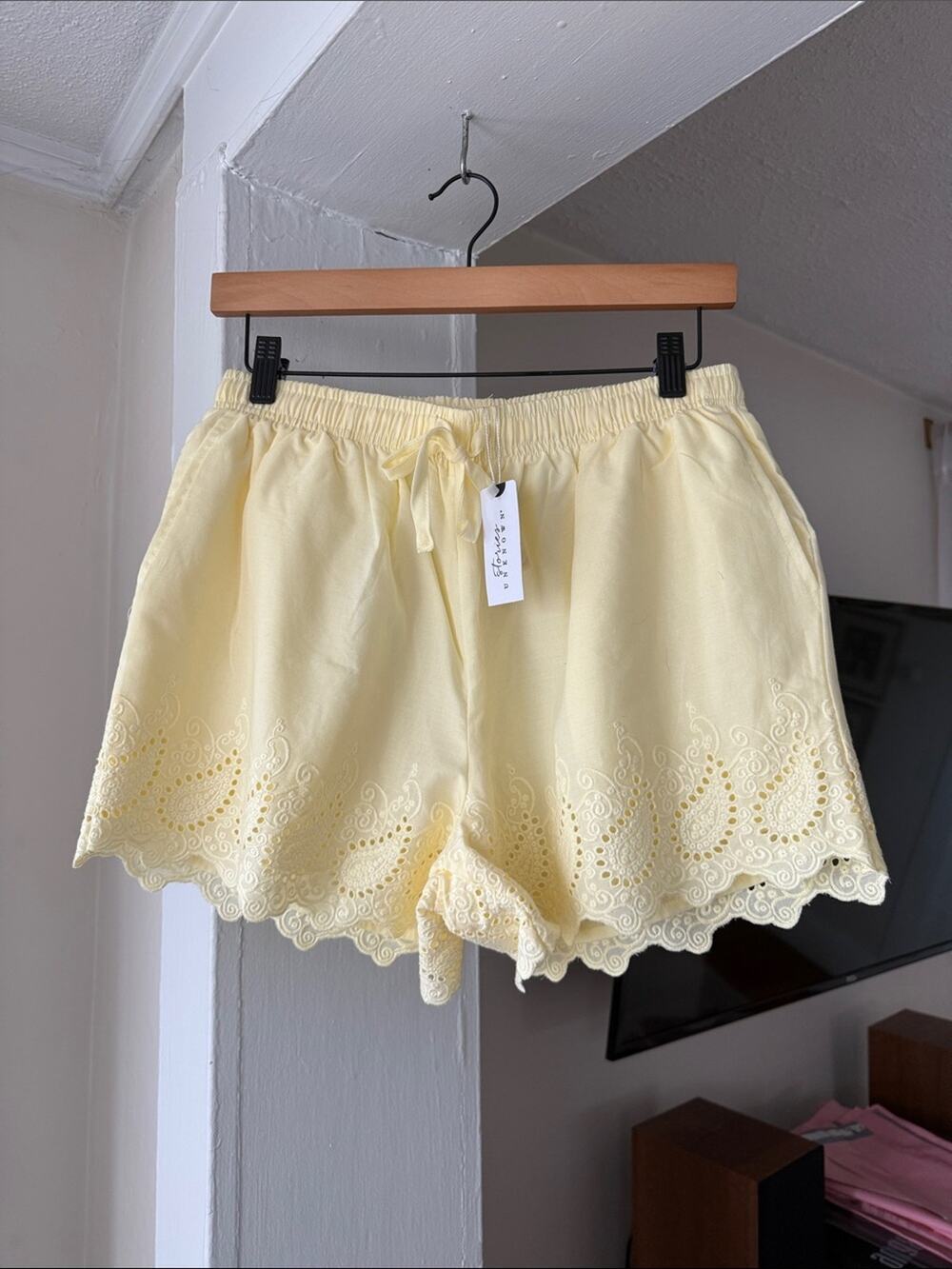 Stories Unknown Size Small Yellow Eyelet Embroidered Scallop Hem Shorts NWT